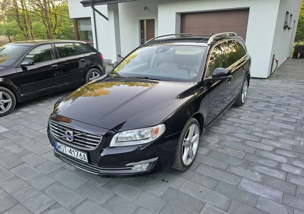 Volvo V70 cena 43600 przebieg: 318689, rok produkcji 2016 z Otwock małe 562